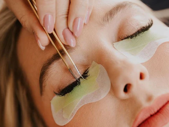 Common Issues Lash Artists Face with Volume Lashes & How to Solve Them ...